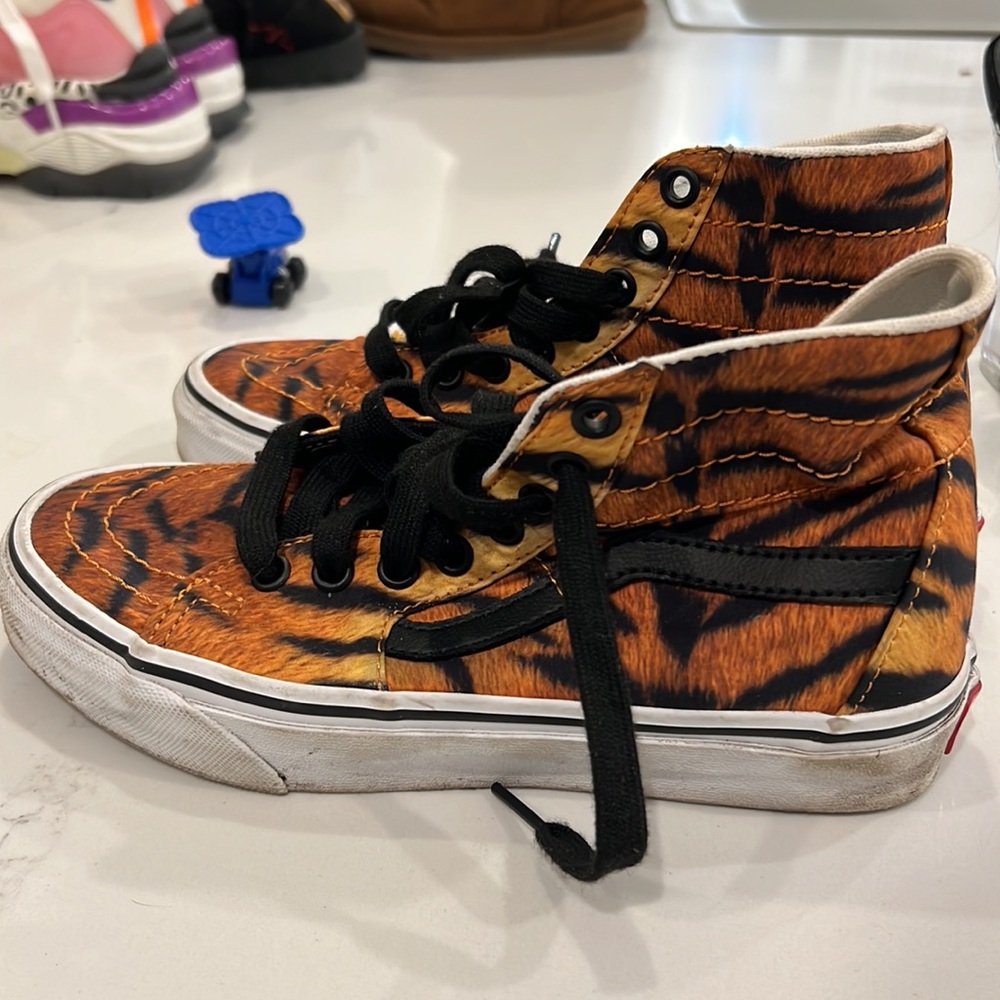 Vans - Picture 2 of 4